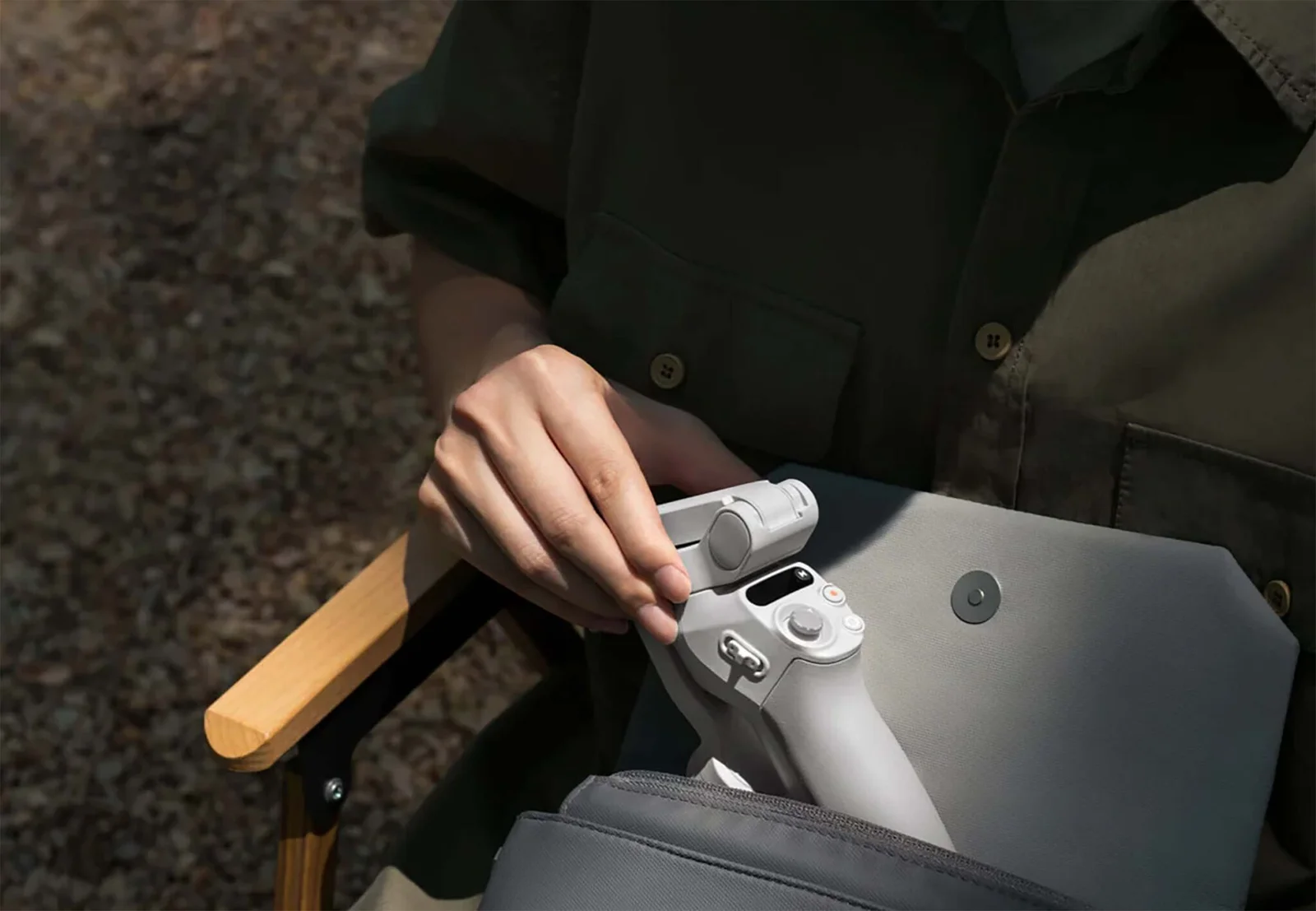 DJI Osmo Mobile SE – The Budget-Friendly Gimbal That Turns Your Phone into a Movie Camera!